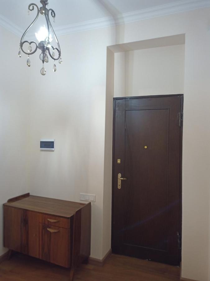 Spacious One Bedroom Apartment In The City Centre Yerevan Exterior photo