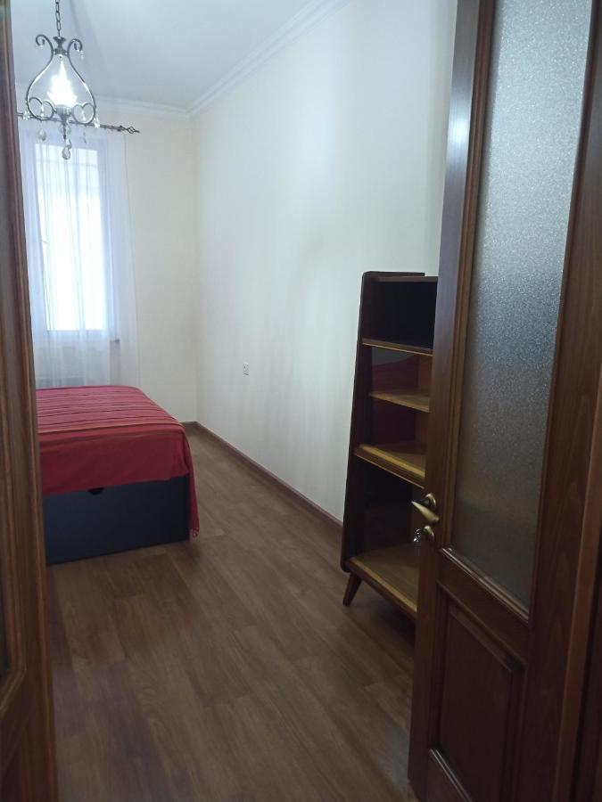Spacious One Bedroom Apartment In The City Centre Yerevan Exterior photo