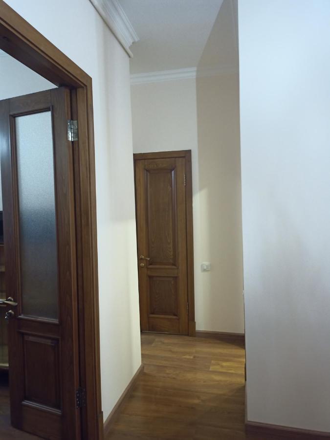 Spacious One Bedroom Apartment In The City Centre Yerevan Exterior photo